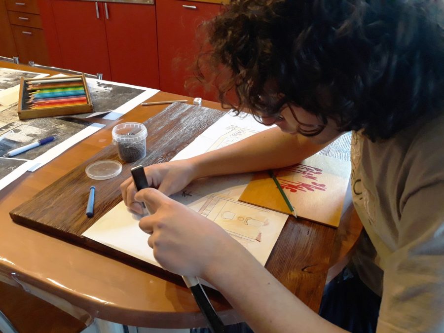 Castle string art: the hammering begins
