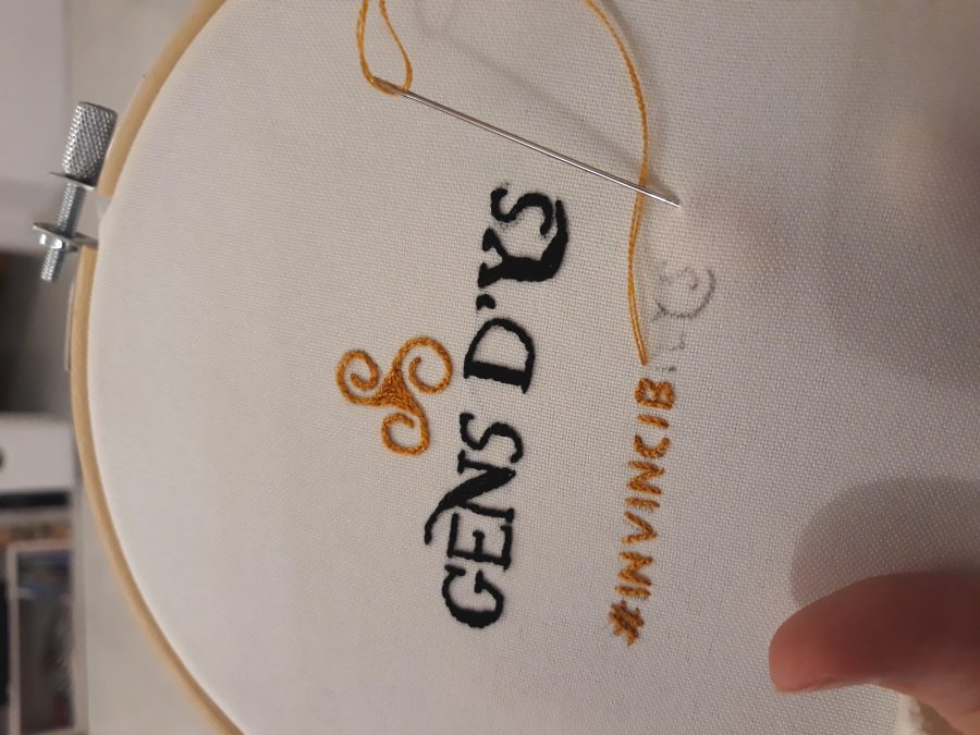 Gens d'Ys Celtic embroidery: the lettering with split stich