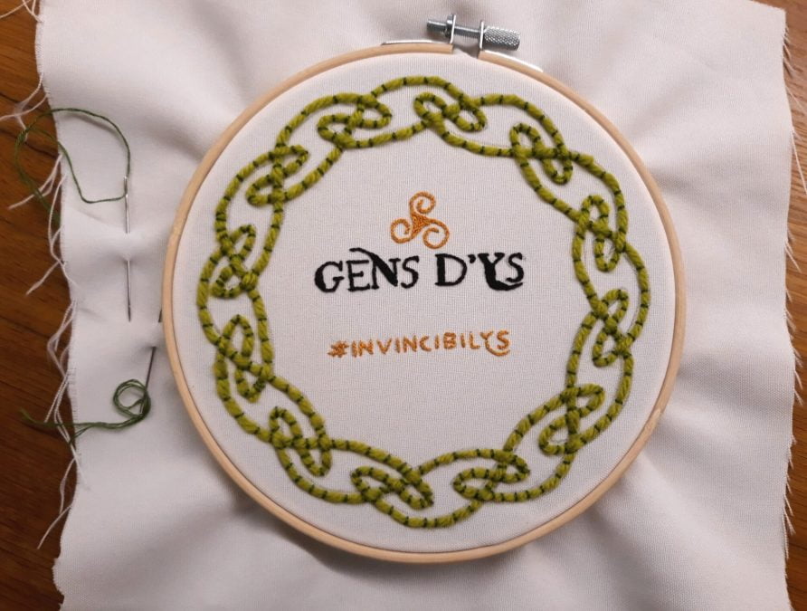 Gens d'Ys Celtic embroidery with the Celtic knot ready for padded satin stitch