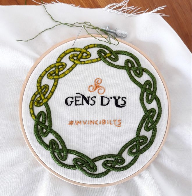 Gens d'Ys Celtic embroidery almost finished with satin stitch on Celtic knot