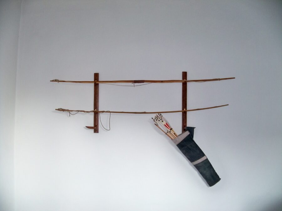 Bow and arrows accessories: bow and arrows stand