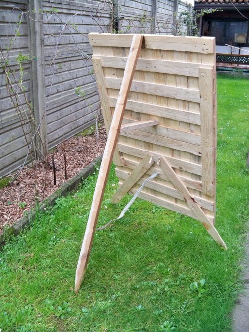 Bow and arrows accessories: wooden target