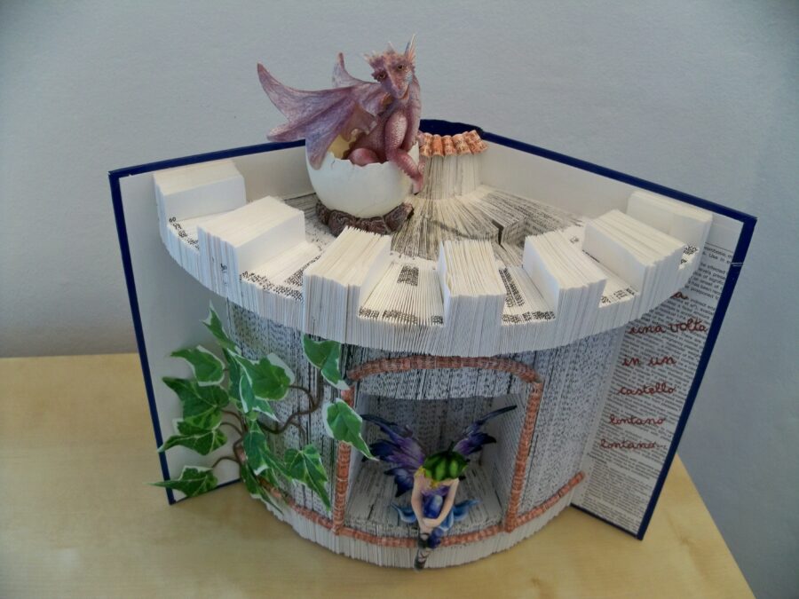 Book sculptures: how to turn old volumes into a fairy tale