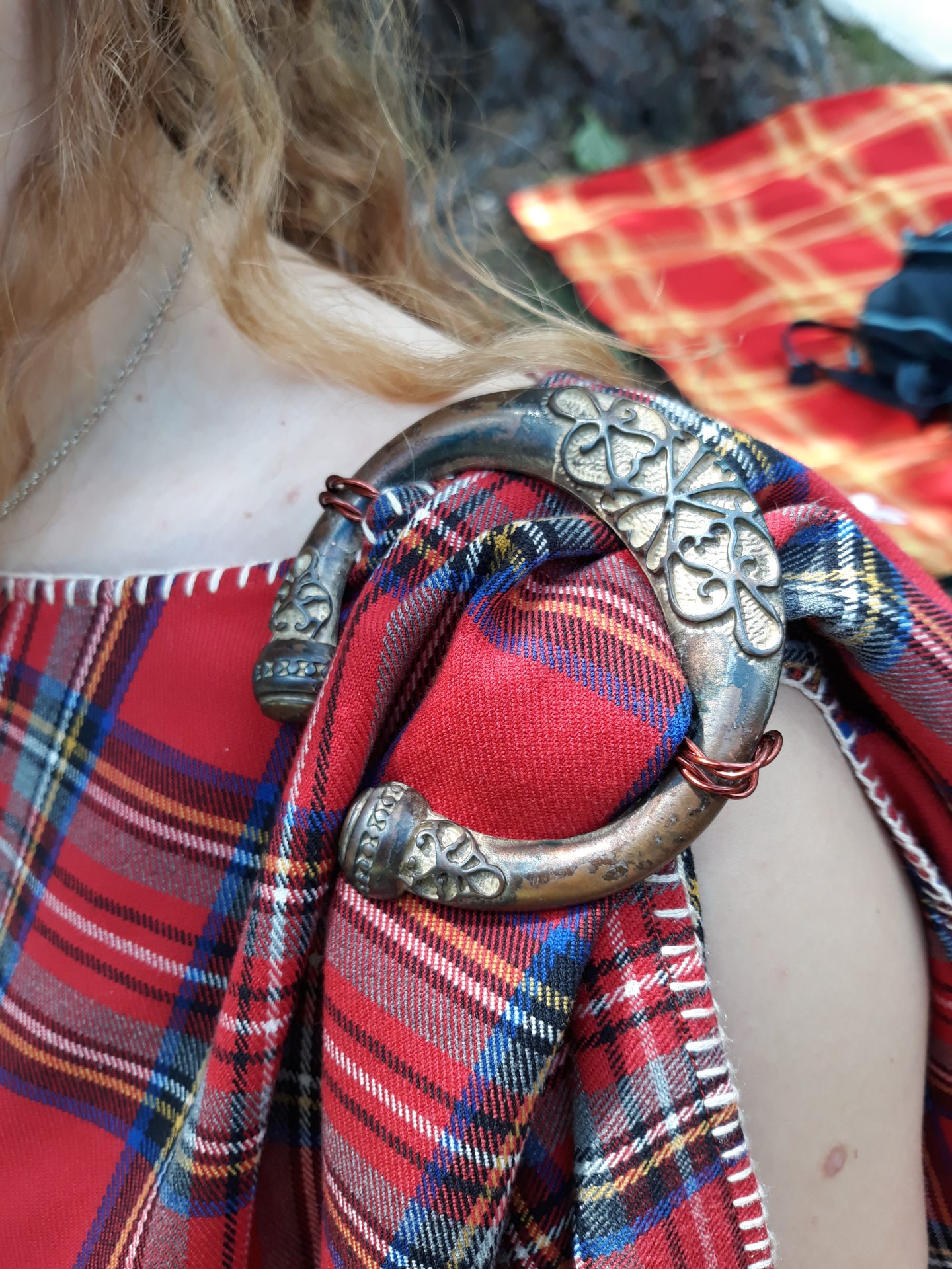 Female Celtic Hallstatt dress, detail of the shoulder brooches