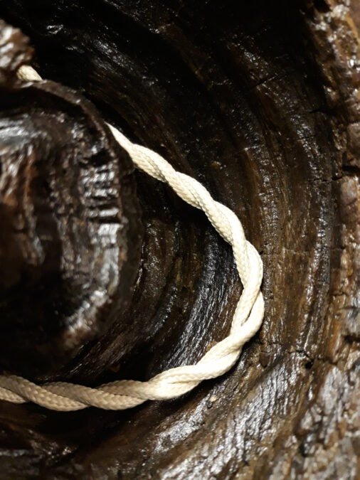 A root lamp with a wood coming from my homeland: detail of the vintage wire