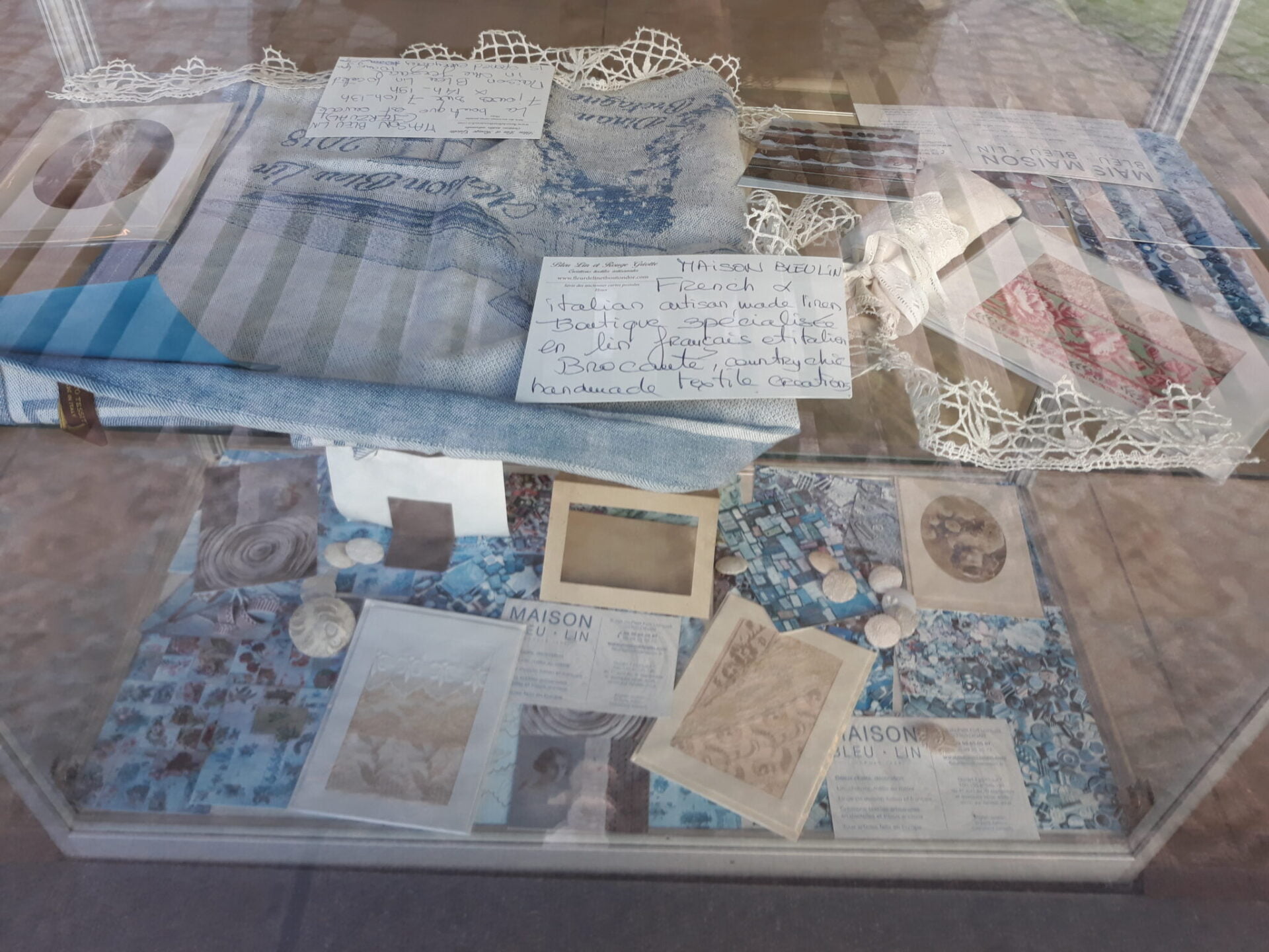 Dinan: Maison Bleu Lin, the shop window