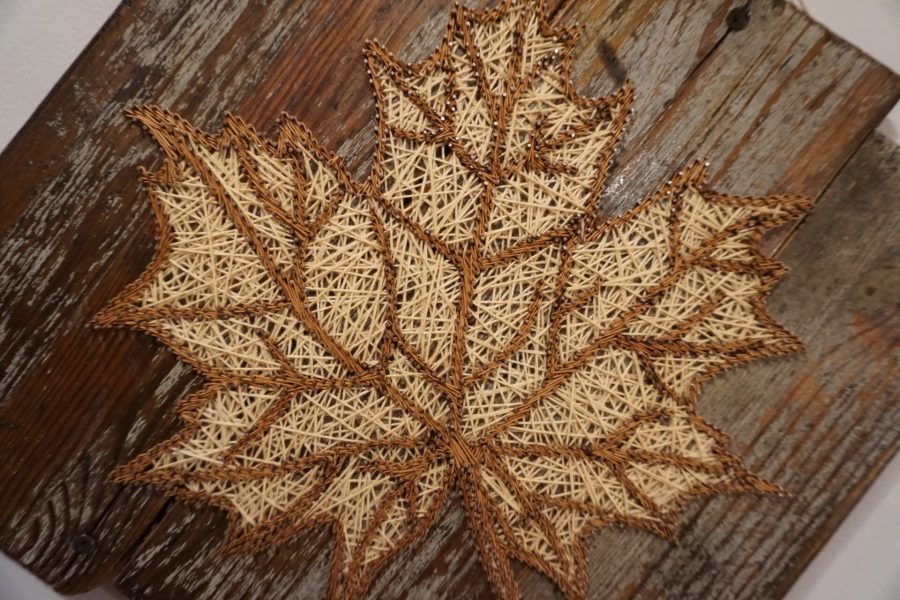 String art two-tone maple leaf