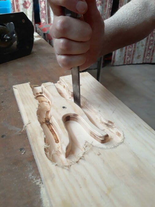 Cutting out the lucet