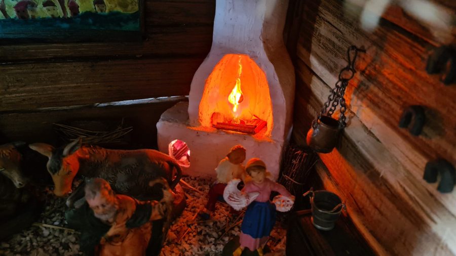 Christmas crib with lights and day-night change