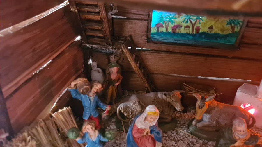 Christmas crib with lights and day-night change