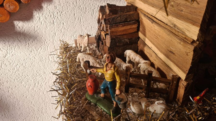 Christmas crib with lights and day-night change