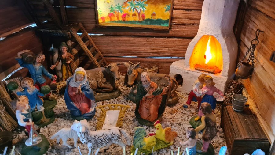 Christmas crib with lights and day-night change