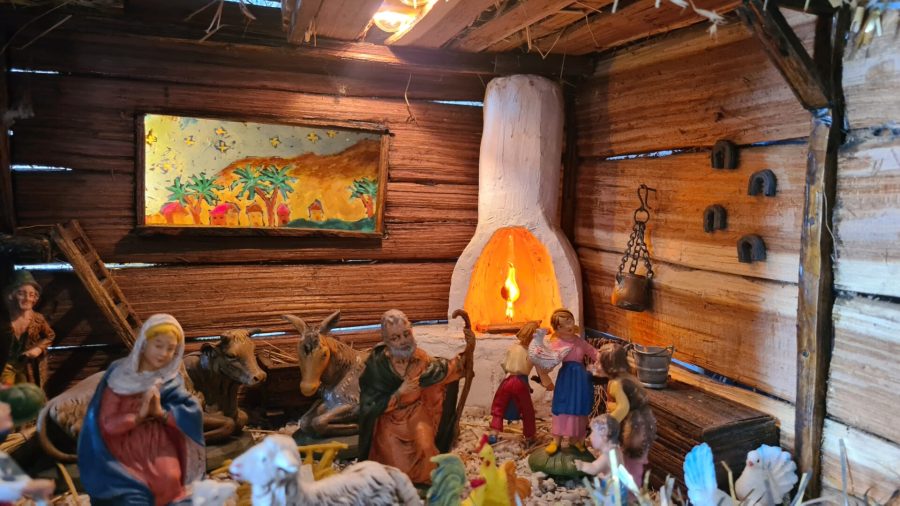 Christmas crib with lights and day-night change