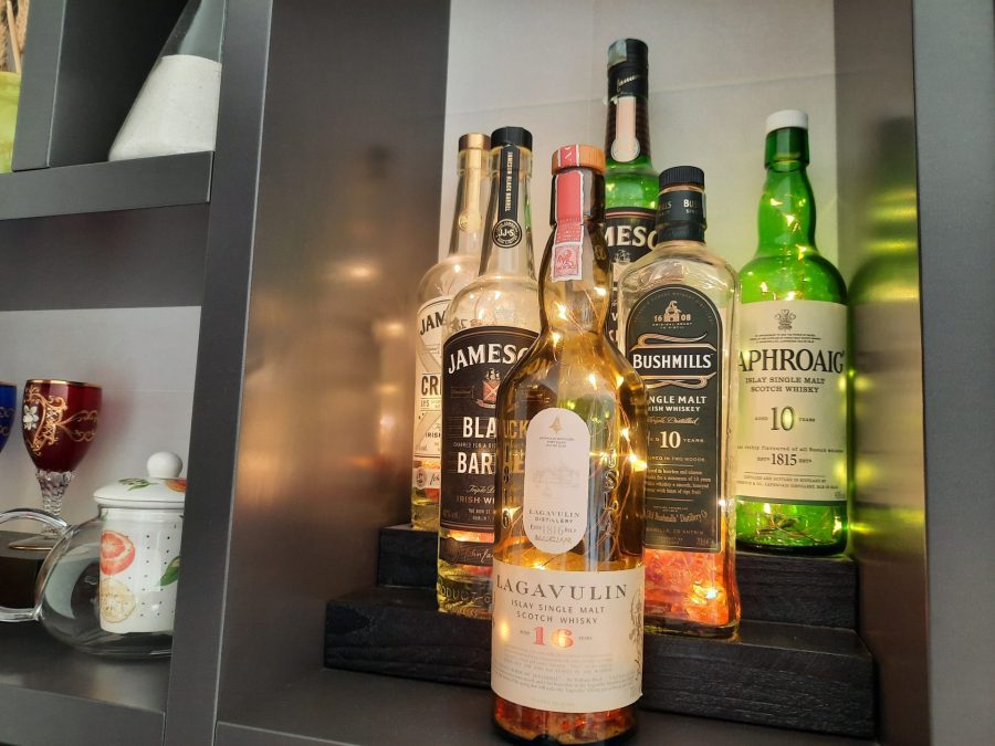 Multi-bottle lamp plug-in