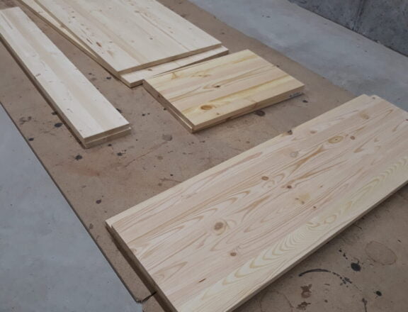 The makin of a container bench in wood and leather