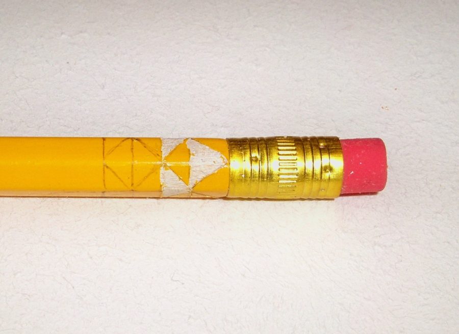 How to decorate a pencil with easy geometric carving