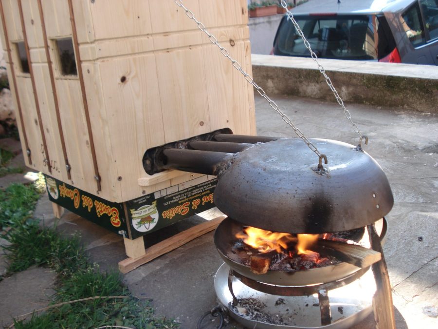 Meat dryer and smoker machine