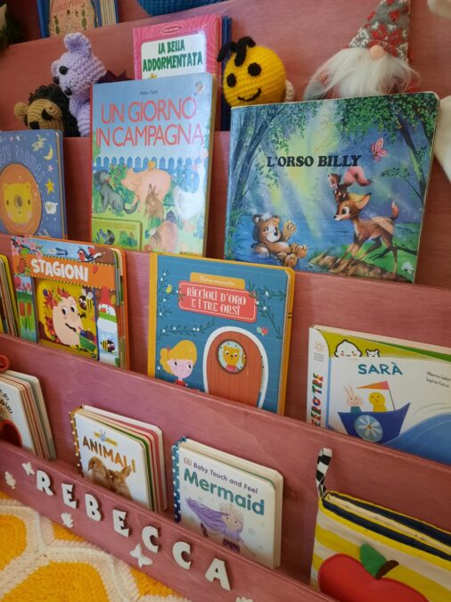 A custom DIY Montessori bookshelf for our daughter