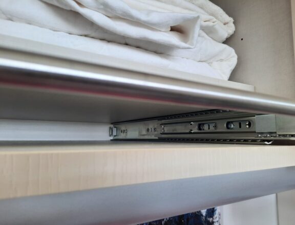 Steel extractable clothes hanger for wardrobe