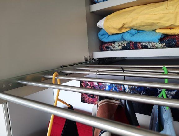 Steel extractable clothes hanger for wardrobe