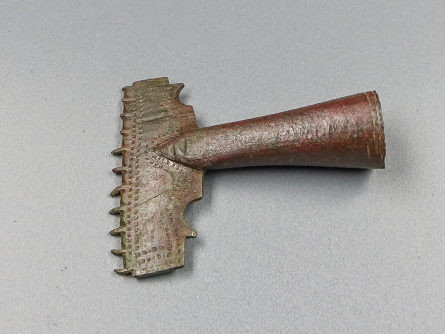 End piece of a temple made of non-ferrous metal, which belonged to a treadle loom, 15th/16th century, from Münster in Westphalia