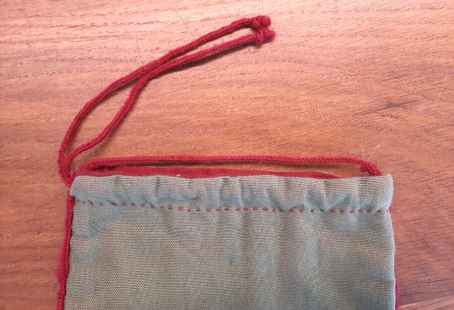 Lucetted laces are perfect to close a purse