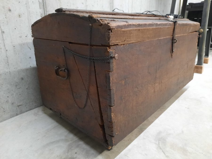 Restored steamer trunk: the chains installed