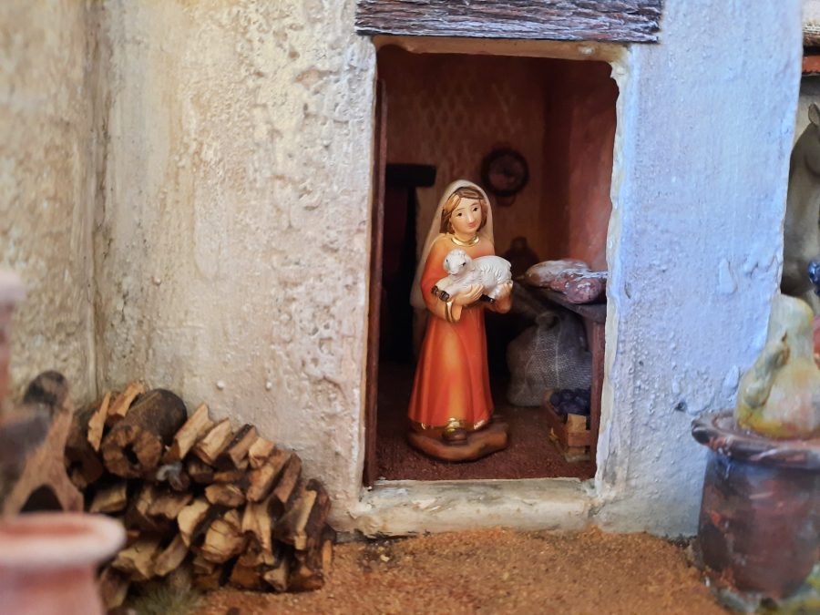 Nativity diorama inside an antique steamer trunk: the kitchen