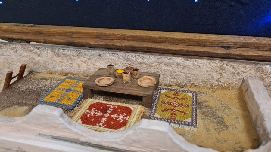 Nativity diorama inside an antique steamer trunk: detail of a roof