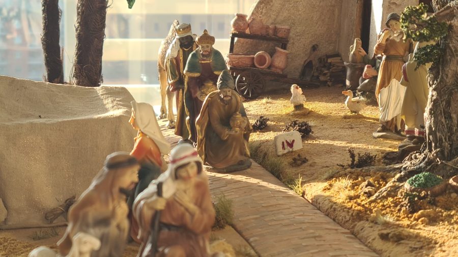 Nativity diorama inside an antique steamer trunk: the approach of the three kings