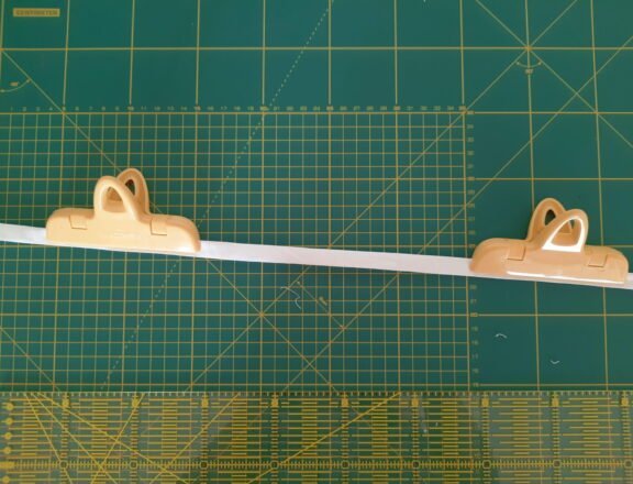 Sewing a rocket costume for my child: making borders for neckline and sleeves