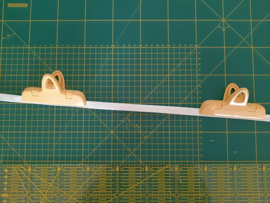 Sewing a rocket costume for my child: making borders for neckline and sleeves