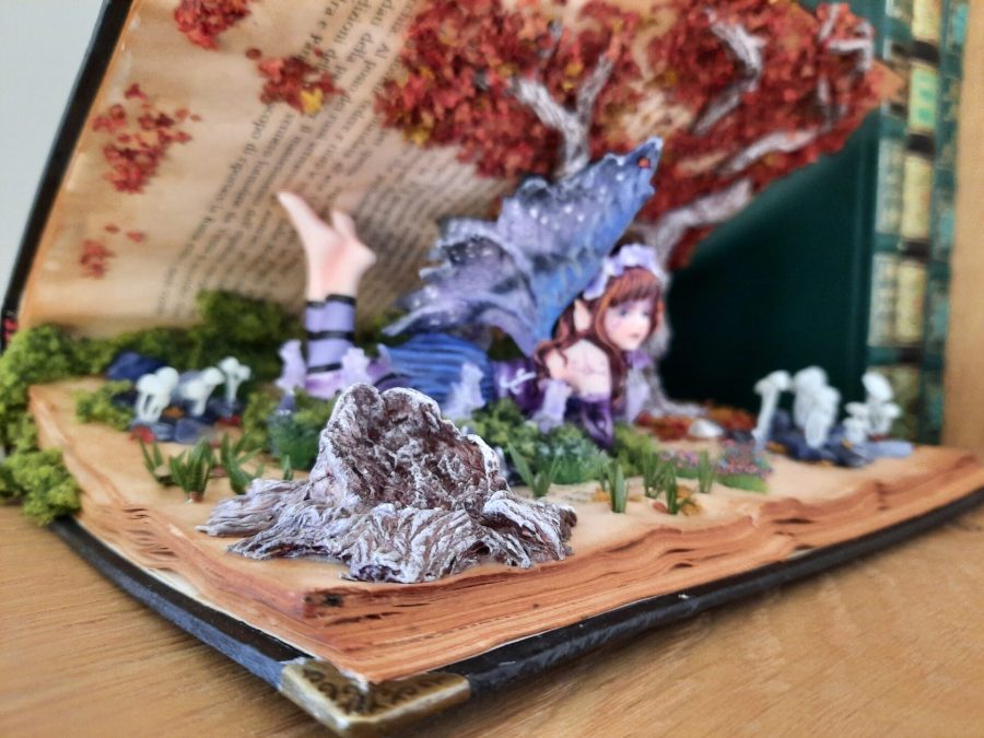 Fairy forest, the Weirwood red tree: the tree stump