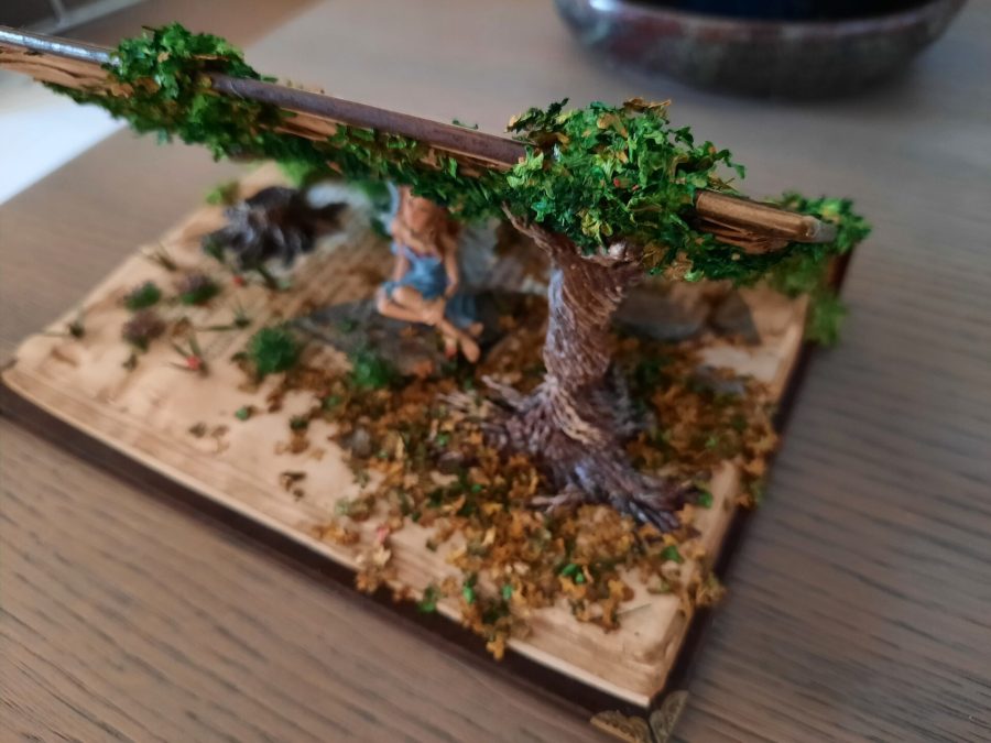 Fairy forest, the fairy on the rock, blue version: details of the tree branches on the cover