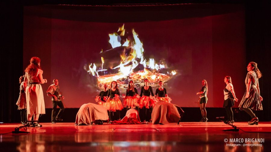 2018 Irish dance recital: the Samhain dance, the villagers light the fire. Photo by Marco Brigandi