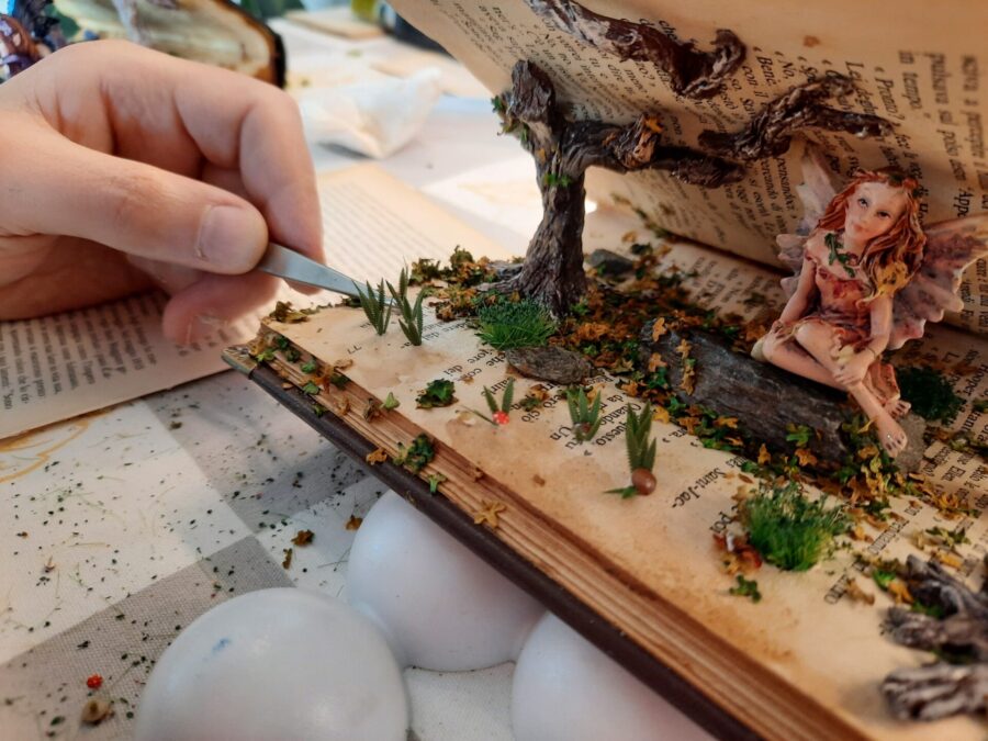 Making a fairy tale book diorama: adding greenery