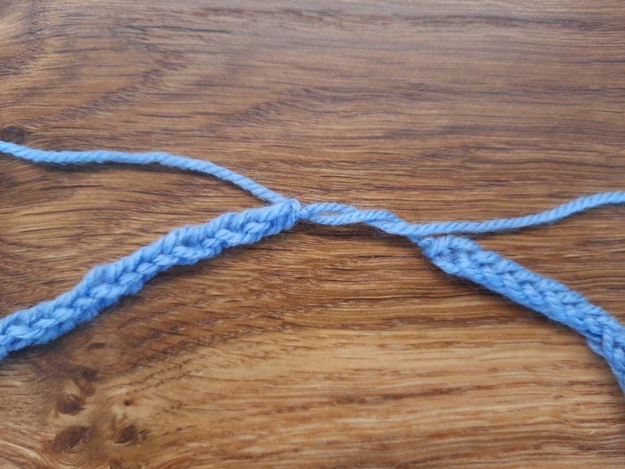 How to make a knotted bracelet with the lucet