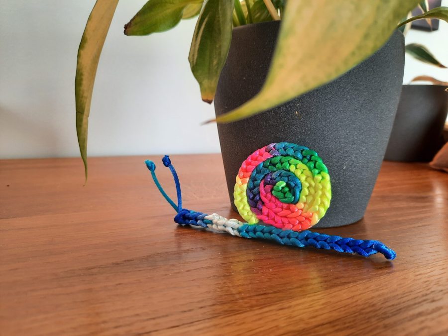Little toy snail made with the lucet