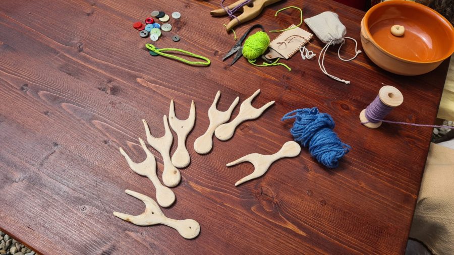 Getting our table ready for the lucet workshop, Belgioioso Medievale, 3rd June 2023