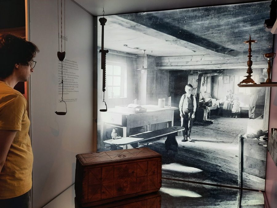 MAV - Museo dell'Artigianato Valdostano di tradizione: section 1, "Memory". Suggestive lights