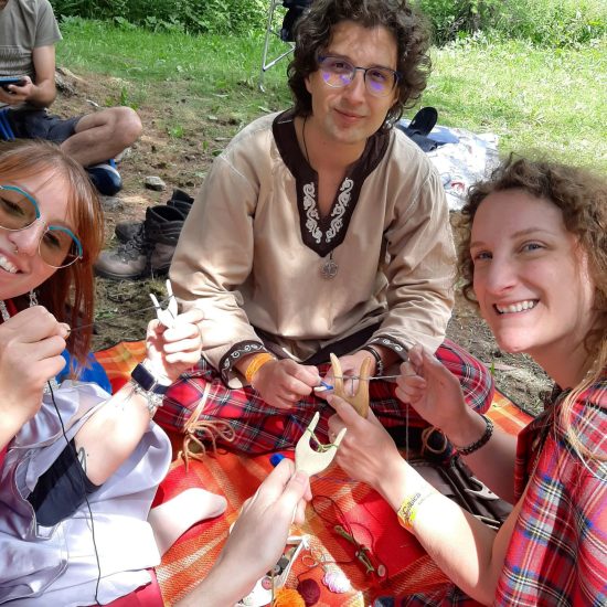 An improvised and spontaneous lucet workshop with friends at Celtica Festival 2023