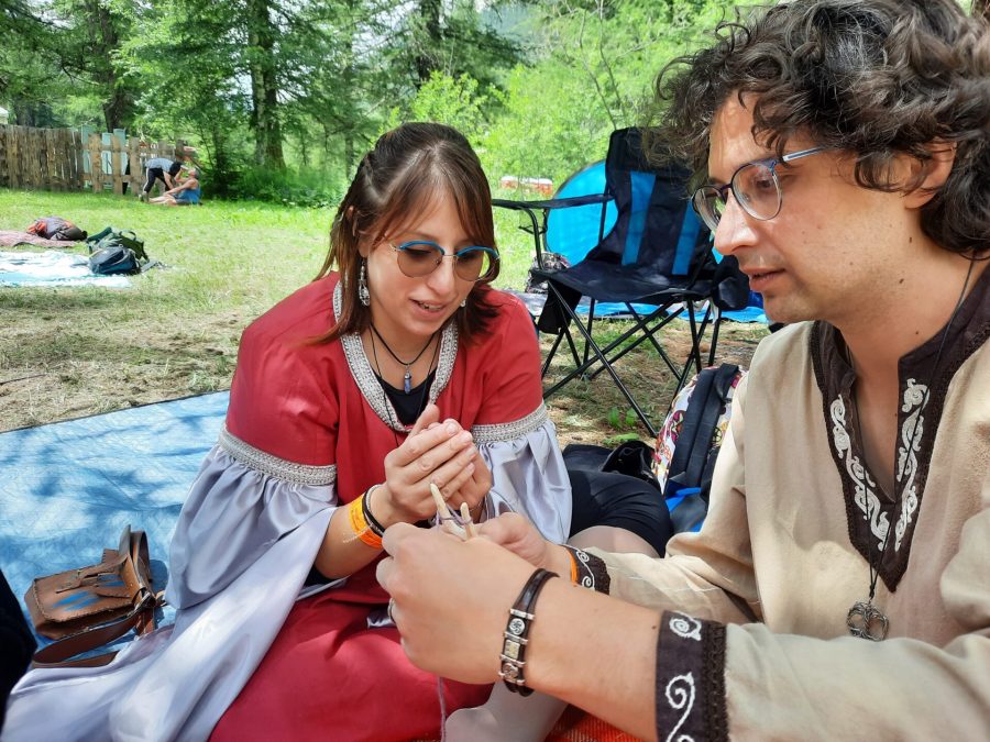 An improvised and spontaneous lucet workshop with friends at Celtica Festival 2023