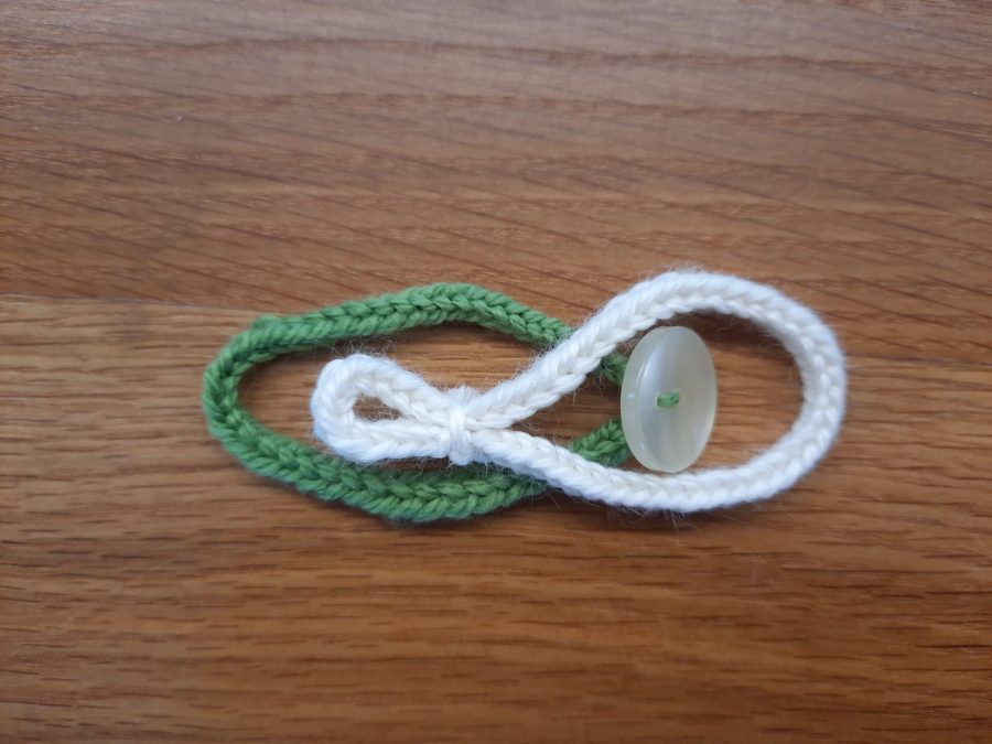 How to make a square knot bracelet with the lucet