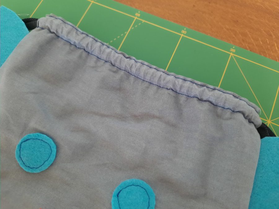 The pocket for the closing lace of my cat bag happened to occupy the exact space of the selvedge!