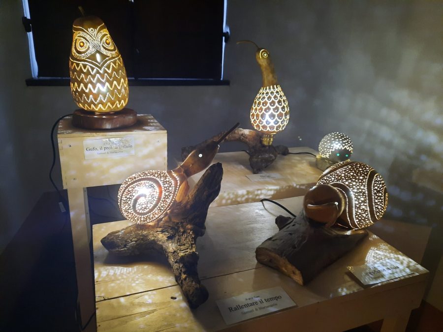 "C'era una zucca", the exhibition of carved pumpkins by Mariangela Faccini and Samuel Macalli, August 2023 at the Castle of Zavattarello (Pavia, Italy)