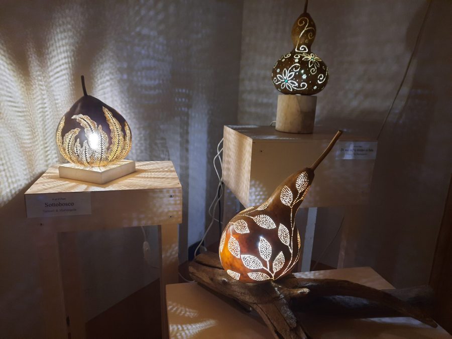 "C'era una zucca", the exhibition of carved pumpkins by Mariangela Faccini and Samuel Macalli, August 2023 at the Castle of Zavattarello (Pavia, Italy)