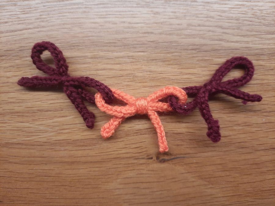 Lucet Christmas projects: bows garland
