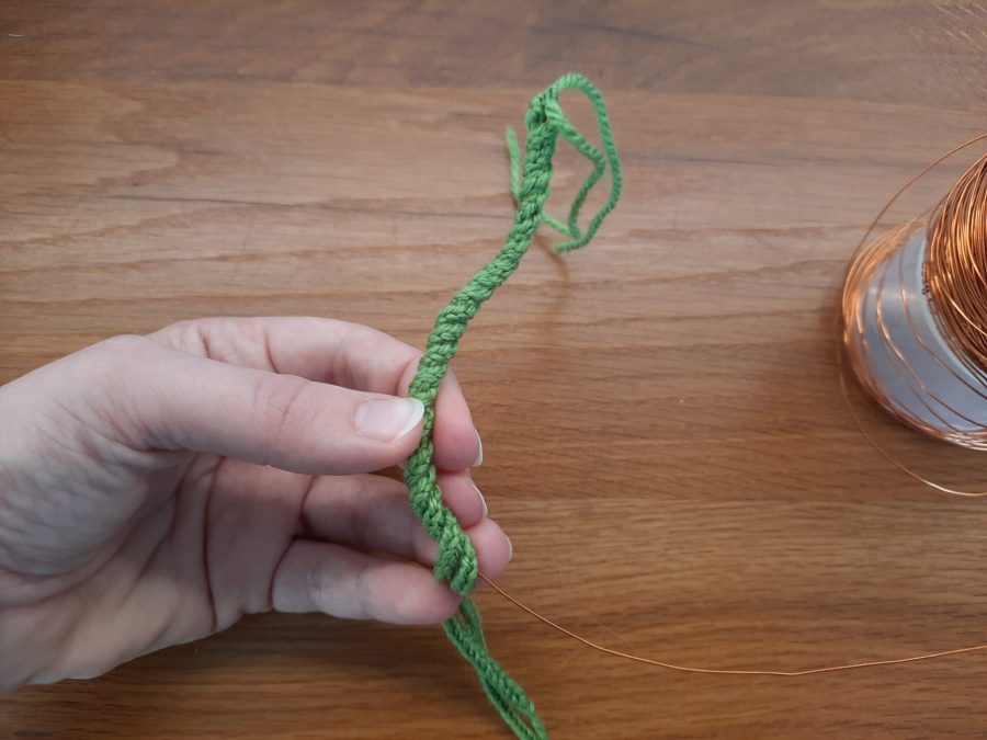 Lucet Christmas projects: classic festive wreath