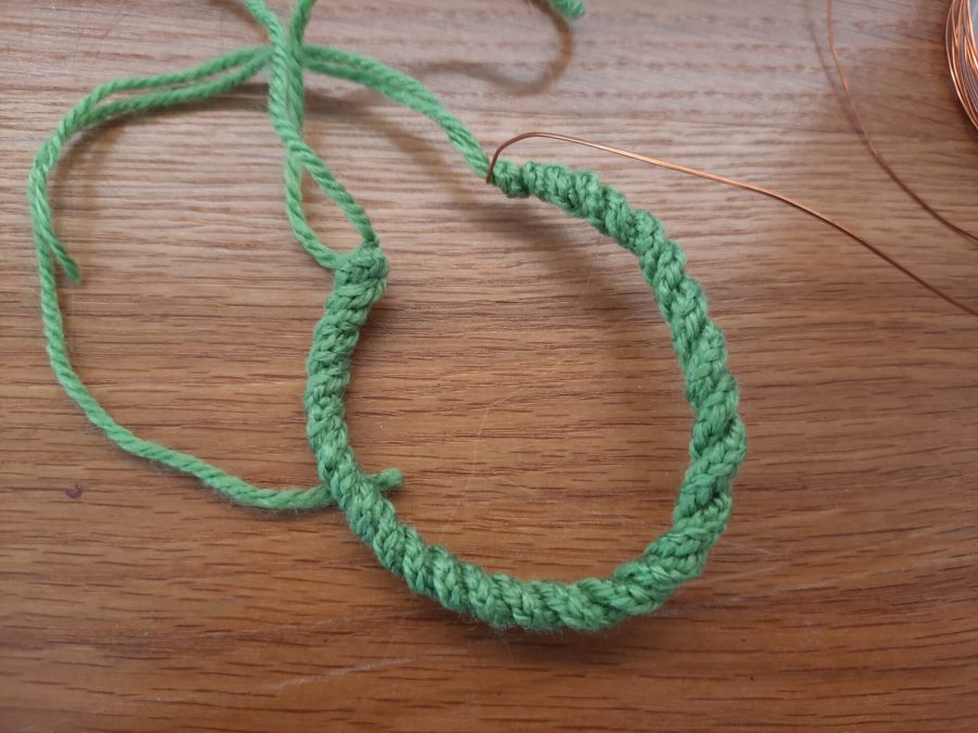 Lucet Christmas projects: classic festive wreath