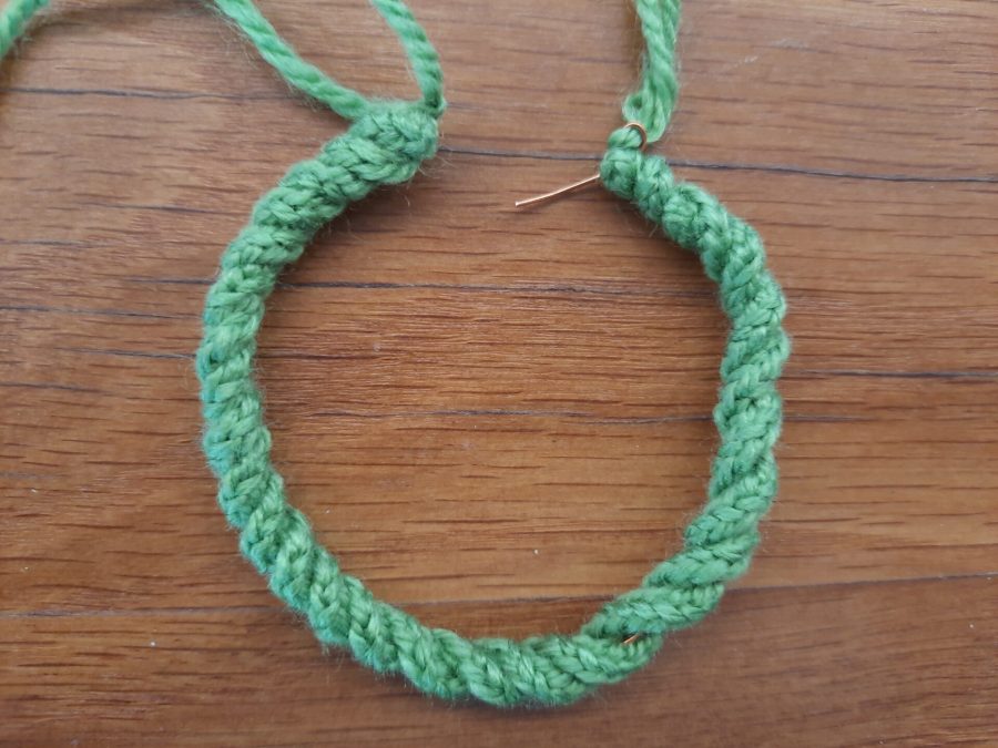 Lucet Christmas projects: classic festive wreath